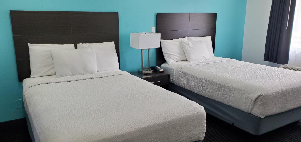 Travelodge By Wyndham Livonia Canton Novi Detroit Area Екстериор снимка